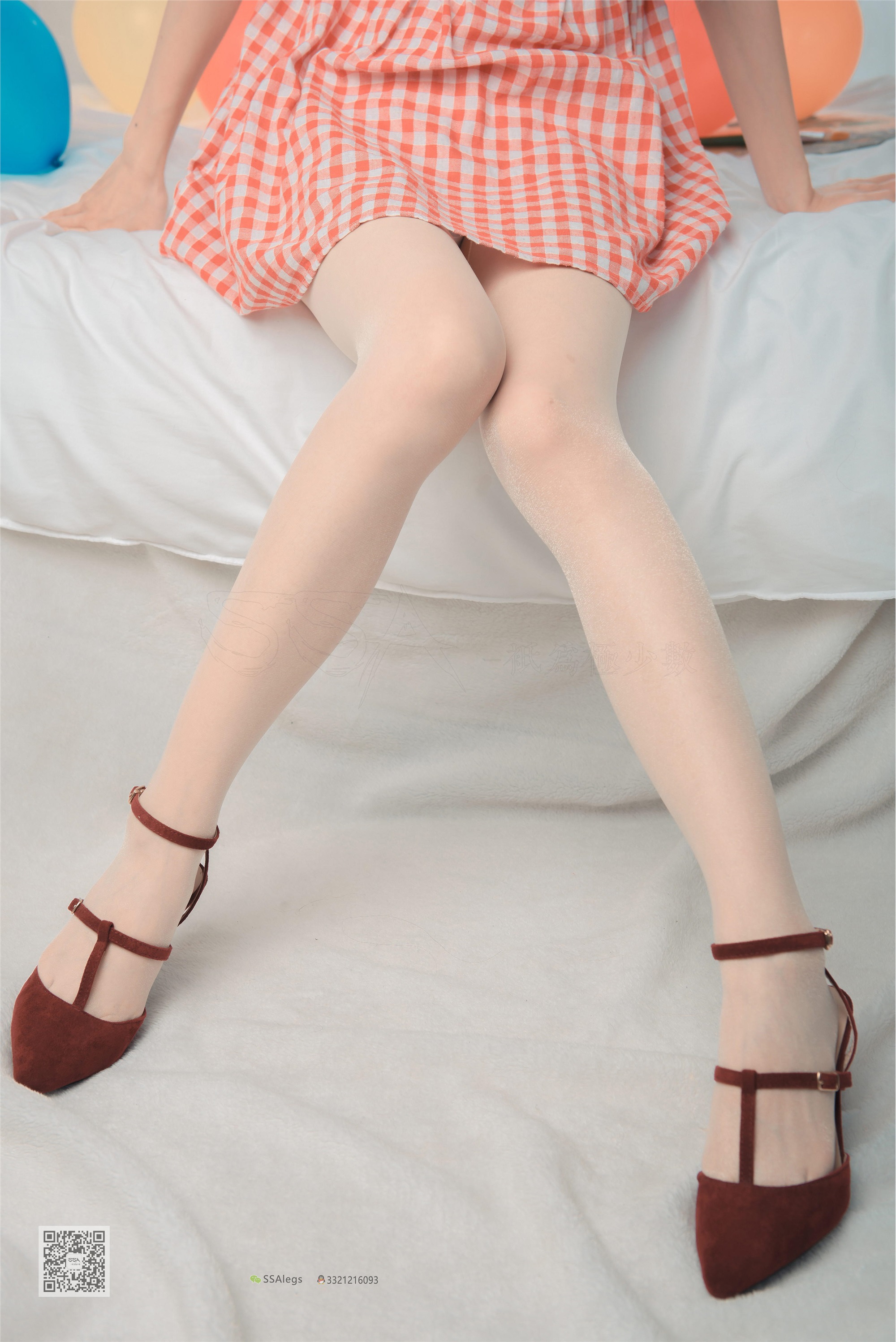 SSA丝社 NO.014 小琪琪 闪光开裆丝袜的另一种演绎